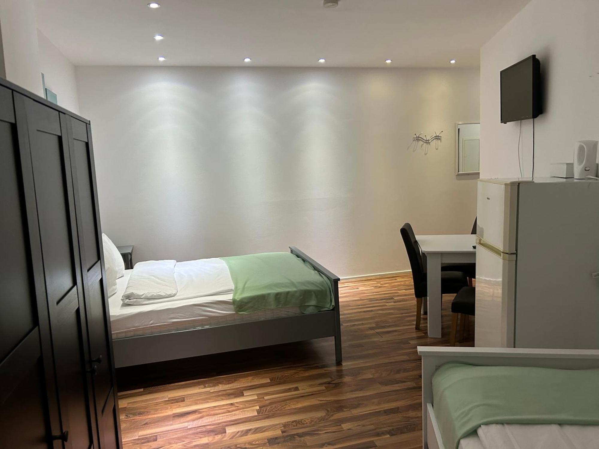 Pension Baku Fürth Екстериор снимка